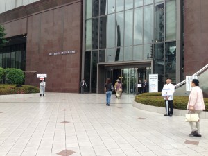 株主総会会場の梅田芸術劇場