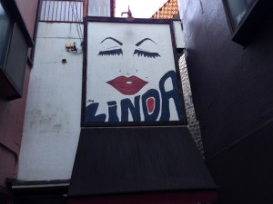 リンダ　入口の壁画