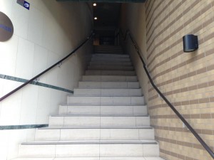 江坂　銀平　階段